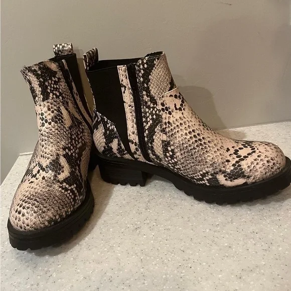 Universal Thread‎ Boots - Picture 5 of 5